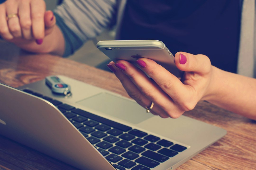 Photo Shaping Your Online Image: Key Practices for Luxury Real Estate Brokers